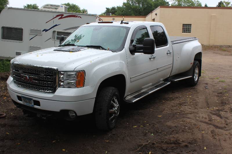 lot 1 image: 2012 GMC Sierra Denali 3500 4-Door Crew Cab Pickup Truck