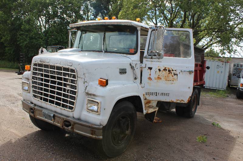 lot 1A image: 1979 Ford 7000 Commercial Dump Truck