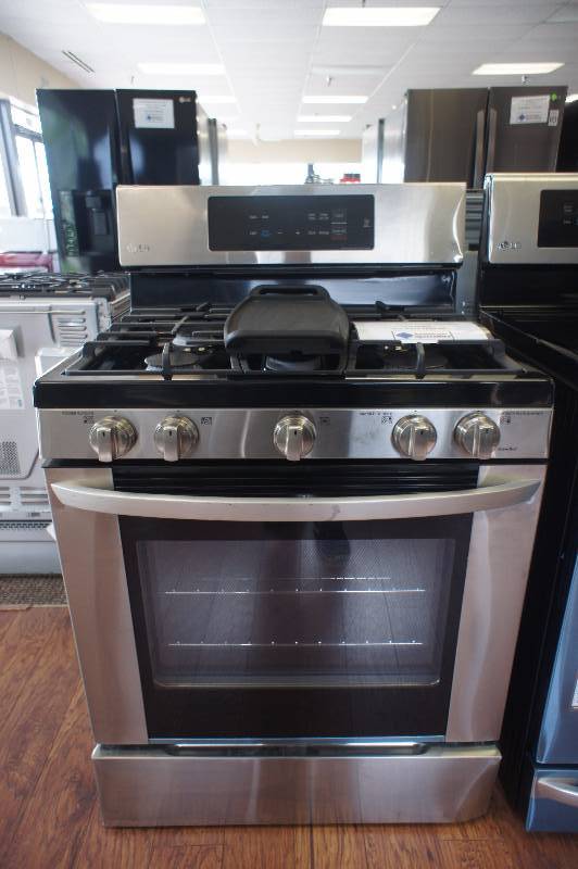 5.4 cu. ft. Capacity Gas Single Oven Range with Oval Burner and Griddle