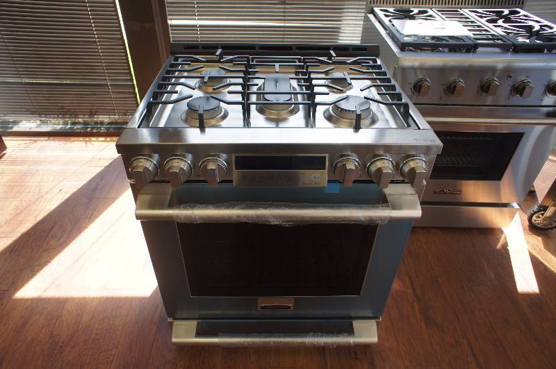 New Scratch & Dent LG Signature Model ( UPSG3014ST ) 30" Gas Slide