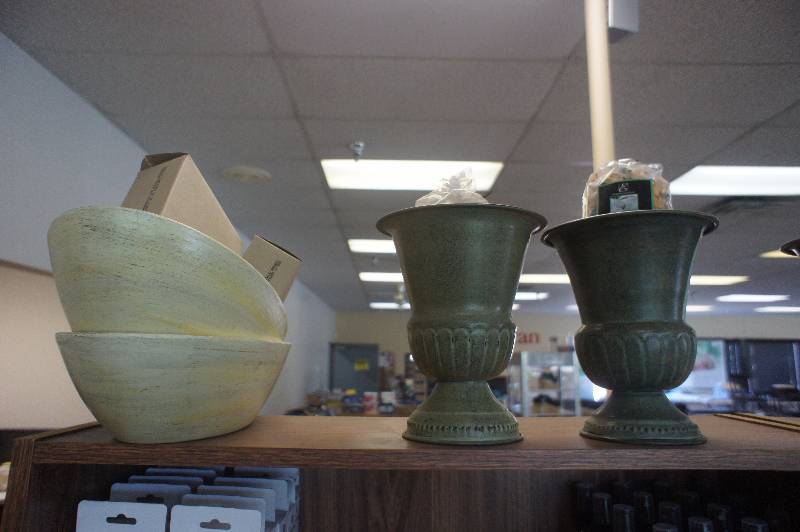 lot 12 image: MASSIVE LOT OF BRAND NEW HOME DECOR FRAGRANCES - DEFFUSERS - POTPOURRI - INCENCE - VASES - AND MUCH MUCH MORE