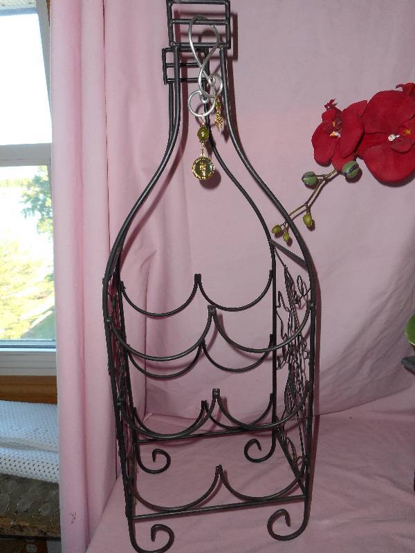 Ale Baca Vase, Clock, Wine Rack, Eskimo, Clock