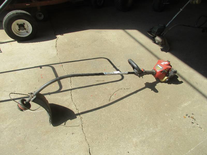 lot 12 image: Craftsman Weed Whip