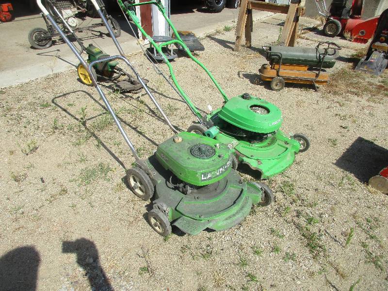 lot 15 image: Lawn Boy push mowers