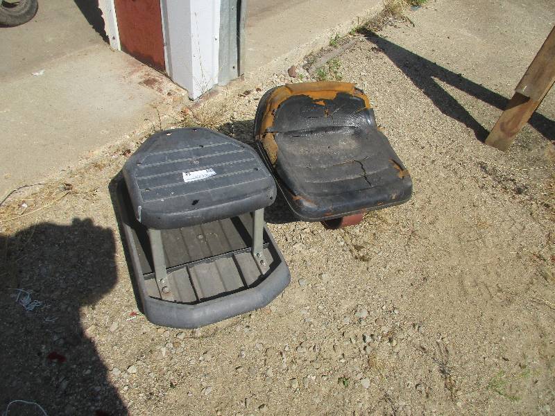 lot 18 image: Tractor seat & work scooter