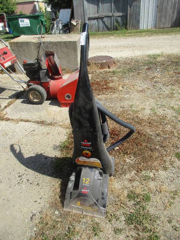 lot 21 image: Bissell Vac