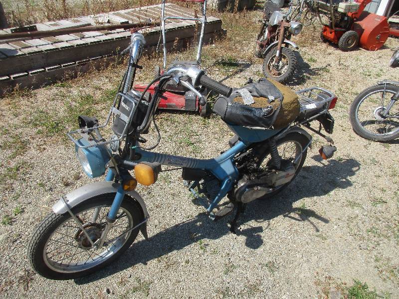 lot 32 image: Honda Scooter
