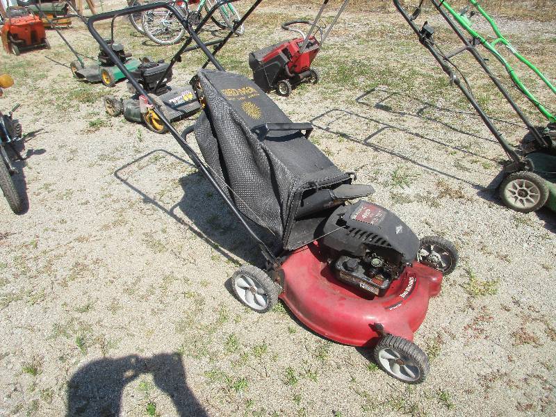 lot 34 image: Yard Machines mower