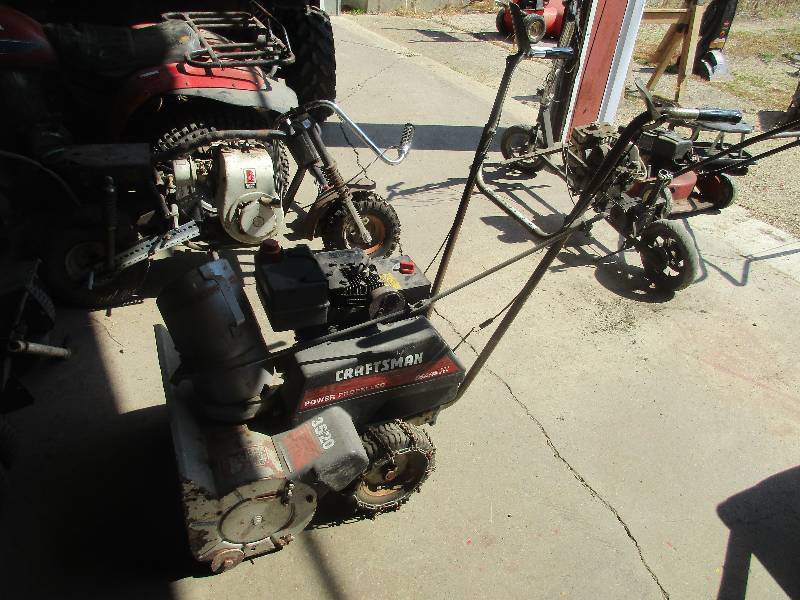 lot 37 image: Craftsman snowblower