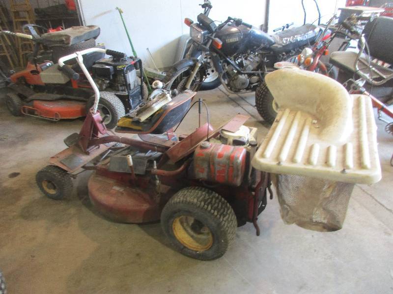 lot 46 image: Snapper Mower