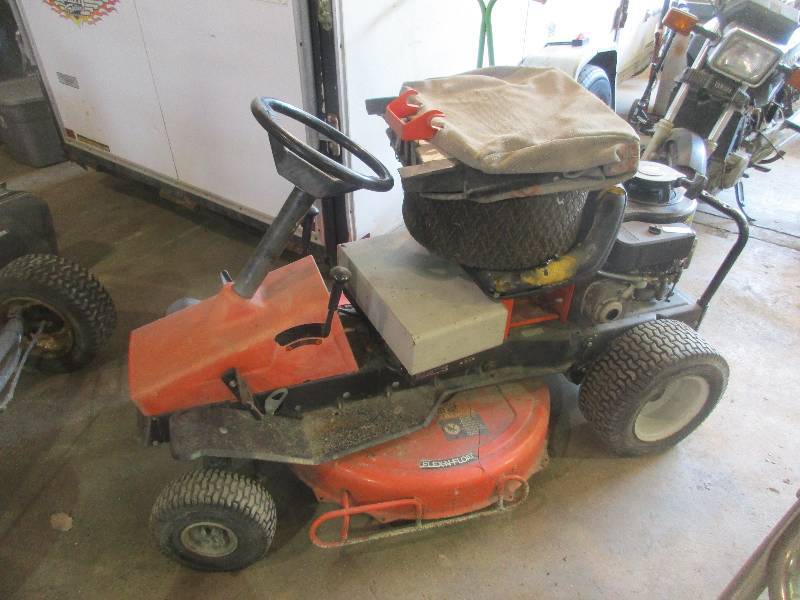 lot 50 image: Ariens mower
