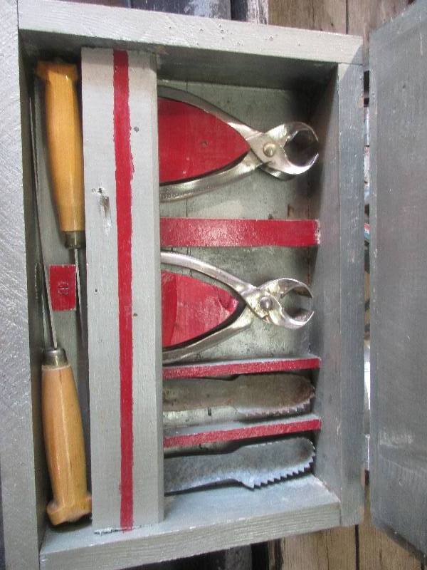 lot 65 image: Fish Cleaning kit