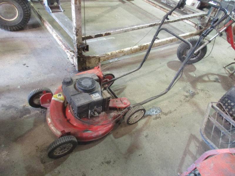 lot 70 image: Homelite push mower