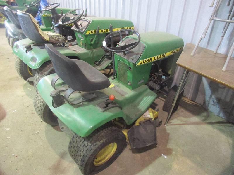 lot 75 image: John Deere 116 Mower
