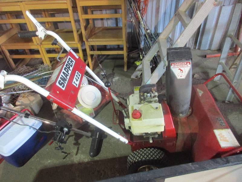 lot 363 image: Snapper Snowblower