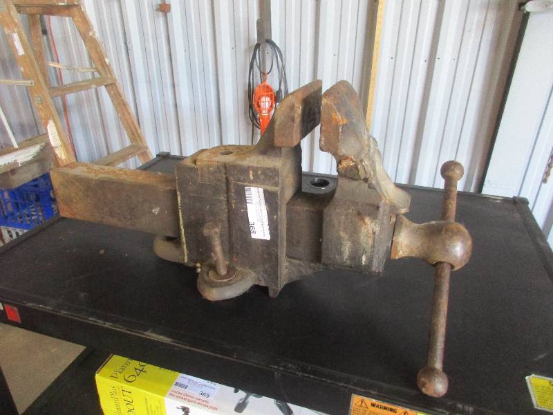 lot 368 image: Vise