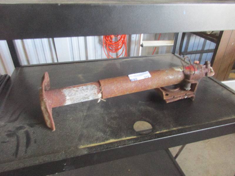 lot 372 image: Trailer jack