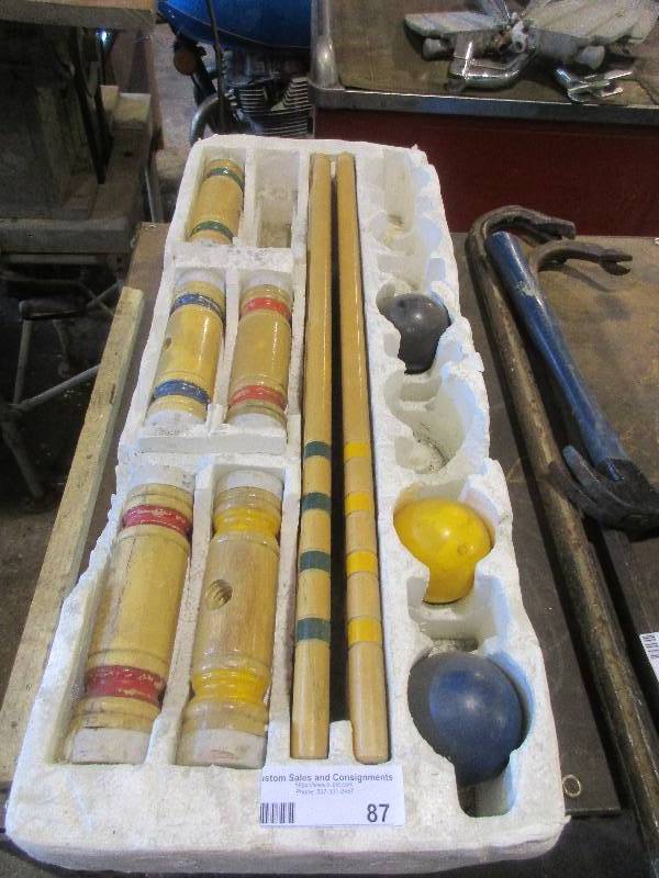 lot 87 image: Croquet Set