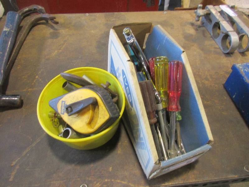 lot 89 image: Tote & misc