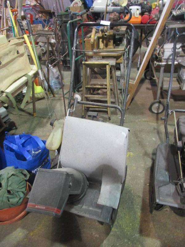 lot 97 image: Snowblower