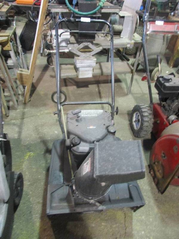lot 98 image: Craftsman snowblower