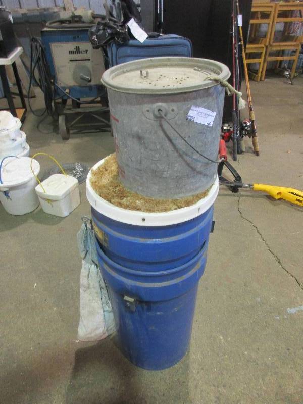 lot 96 image: Fishing Pails Minnow Bucket