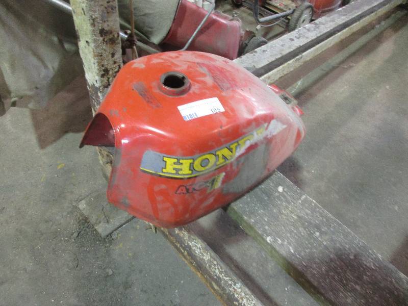 lot 105 image: Honda Gas tank