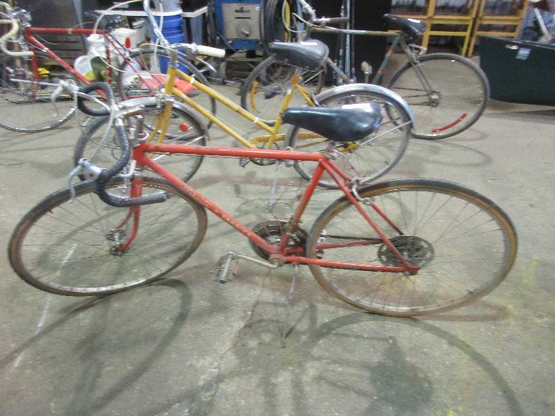 lot 112 image: Schwinn Bike