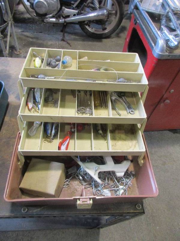 lot 119 image: Tackle box and tackle
