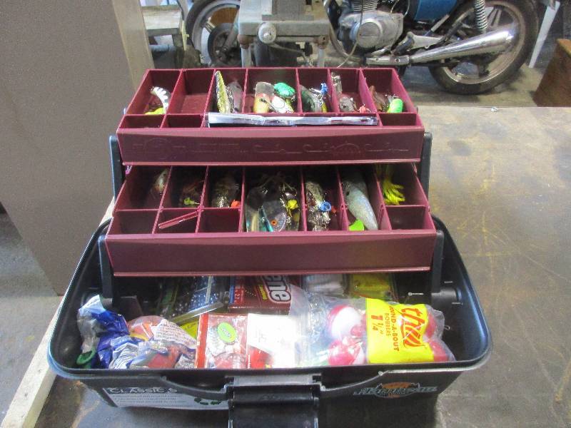 lot 121 image: Tackle box and tackle