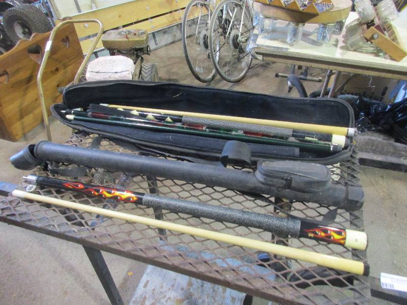 lot 137 image: Pool cues