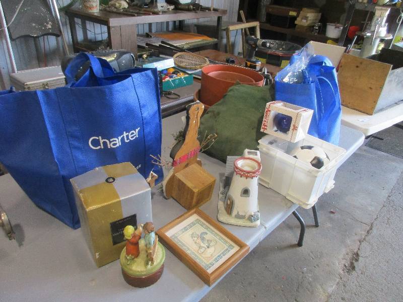 lot 141 image: Decor