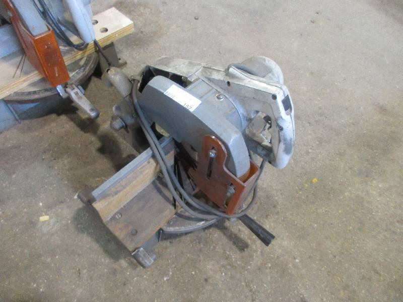 lot 152 image: Miter Saw