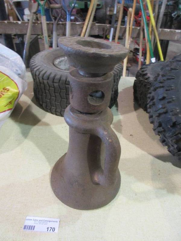 lot 170 image: Screw Jack