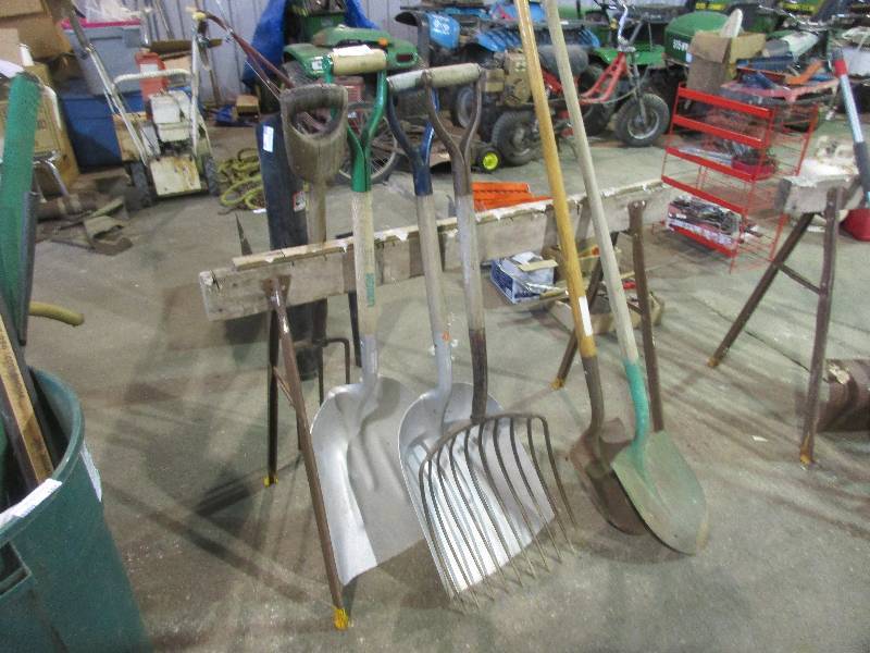 lot 186 image: Shovels and pitchforks