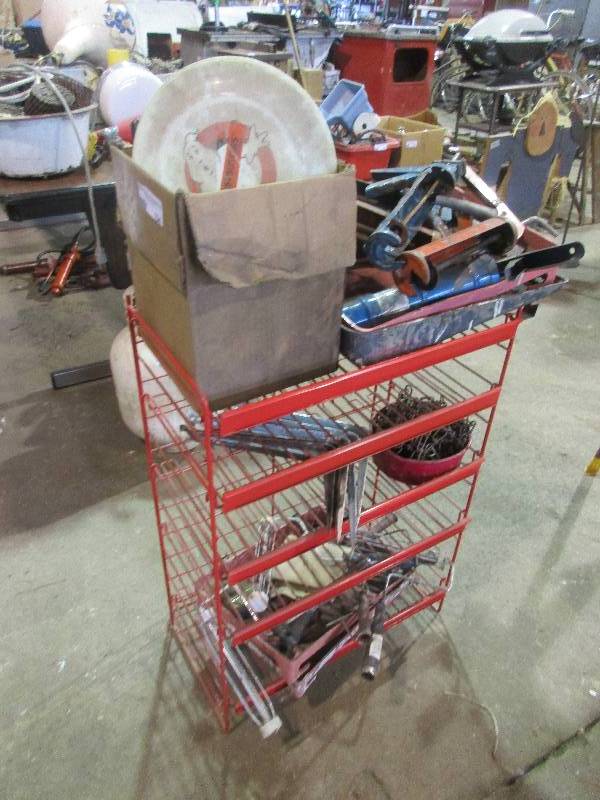 lot 194 image: Painting supplies