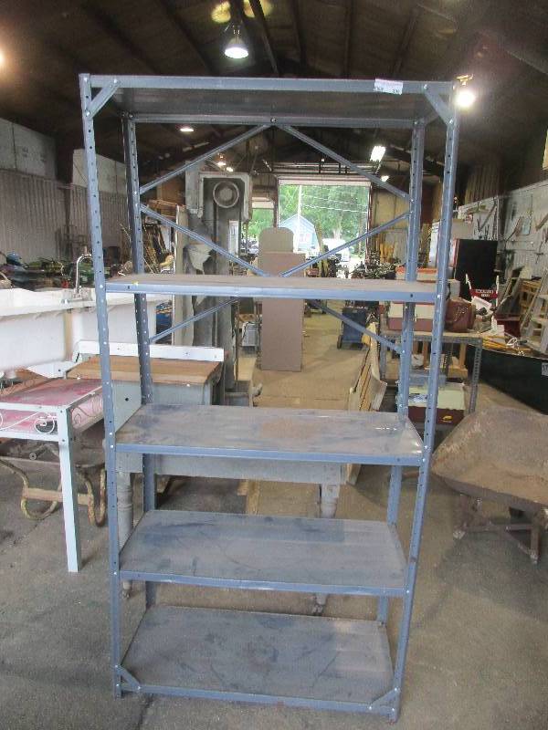 lot 205 image: Shelf unit