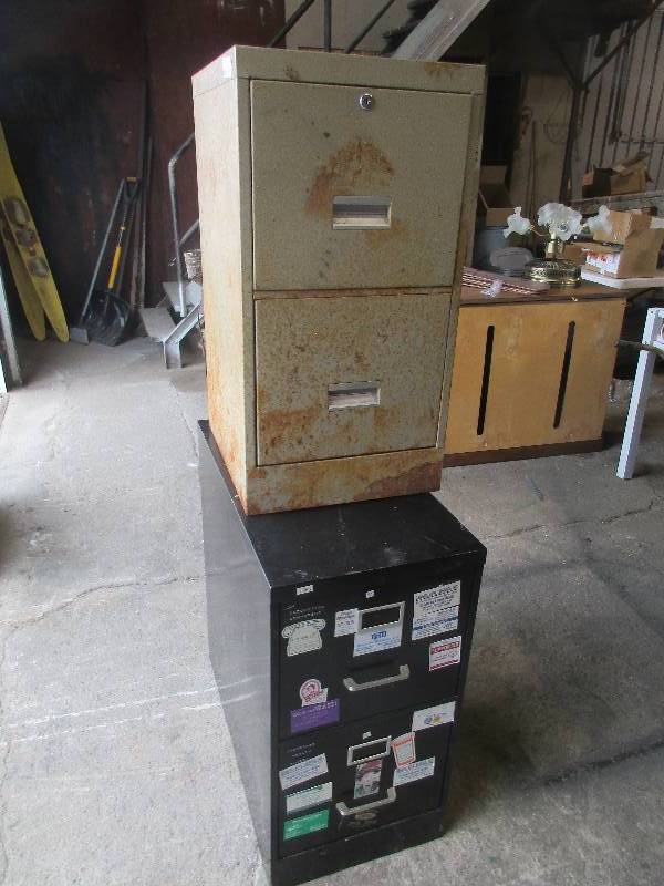 lot 207 image: 2 file cabinets
