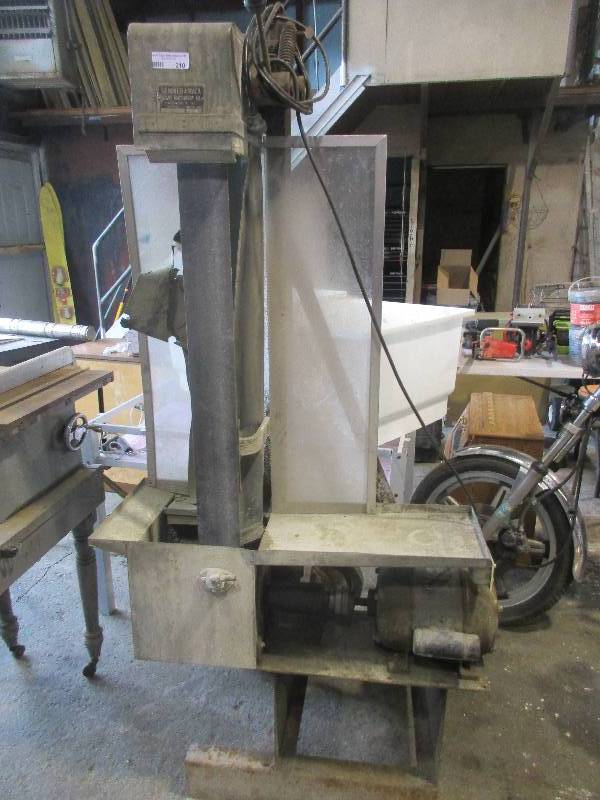 lot 210 image: Belt Sander