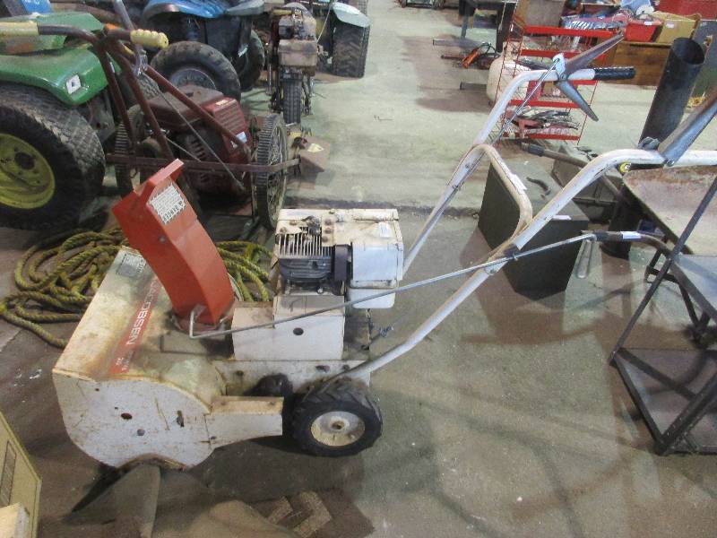 lot 212 image: Snowblower
