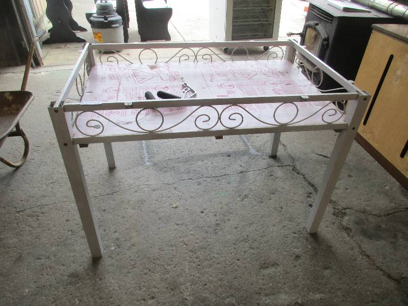 lot 213 image: rack