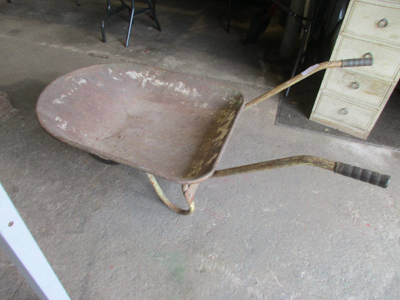 lot 214 image: Wheel barrow