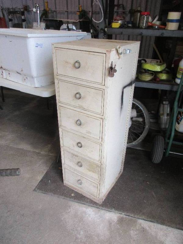 lot 215 image: Drawer unit