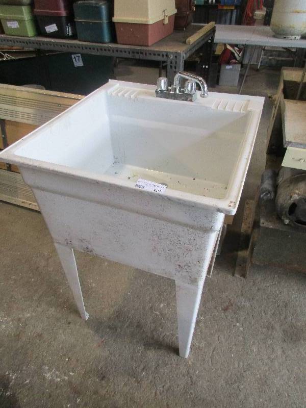 lot 221 image: Sink