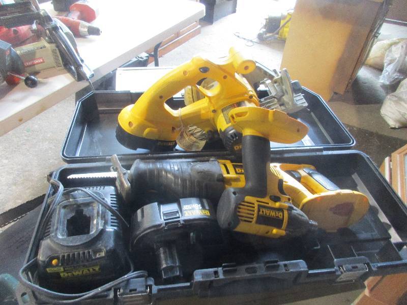 lot 226 image: Dewalt Tools