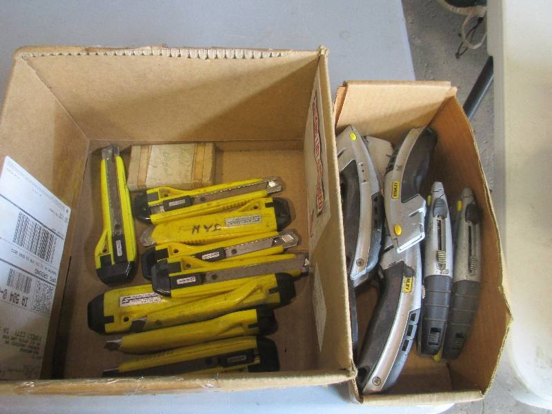 lot 250 image: Utility Knives