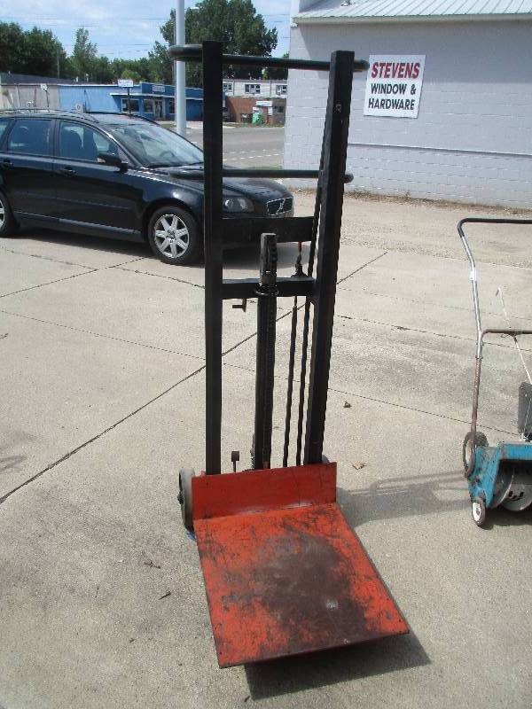 lot 258 image: Lift Cart