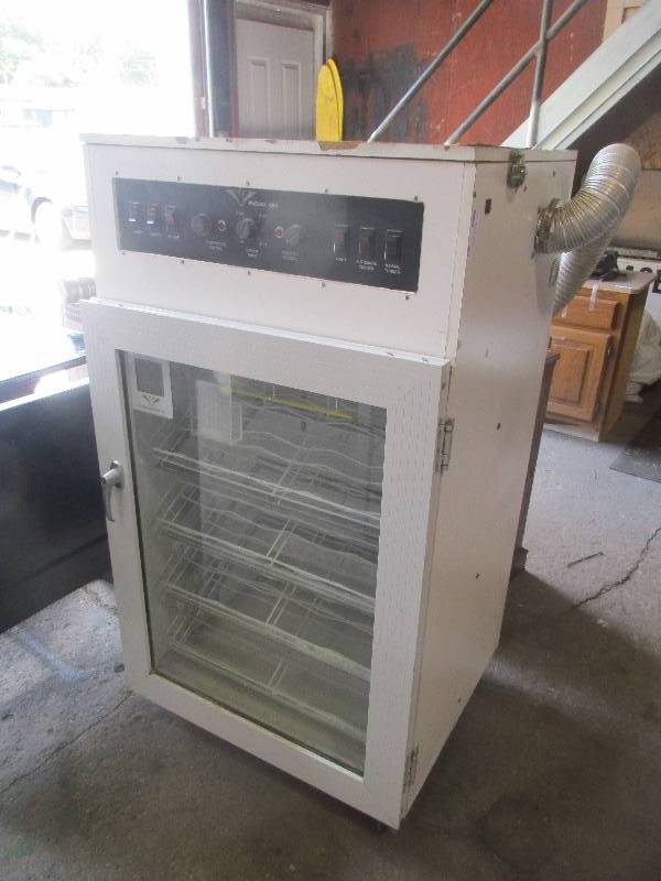 lot 262 image: Incubator