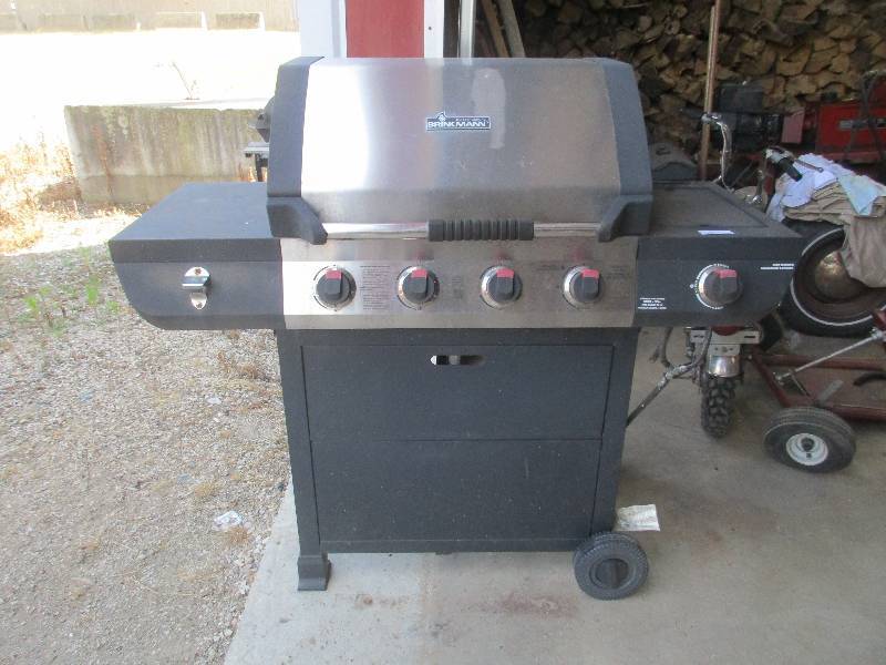 lot 271 image: Gas grill