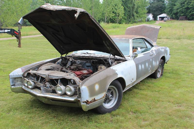 lot 7 image: 1967 Buick Riviera 2-Door Hard Top